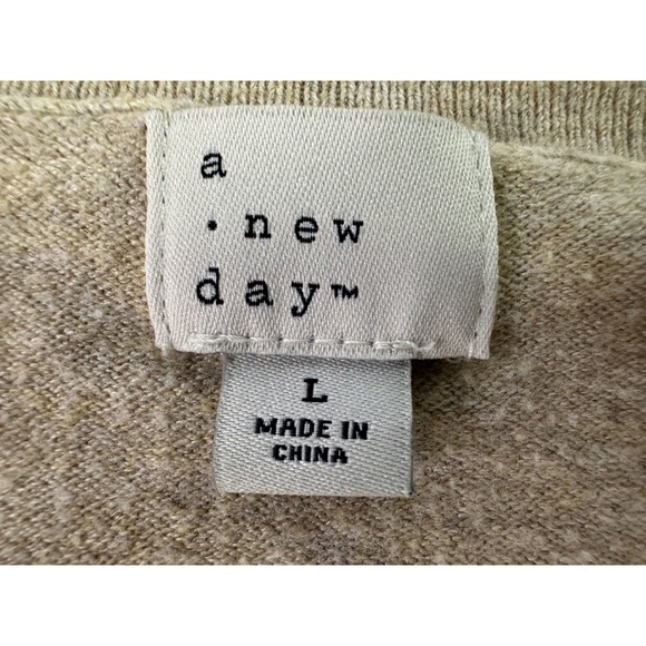 A New‎ Day Women's V-Neck Long Sleeve Lightweight Knit Sweater Beige Size L - Picture 3 of 8